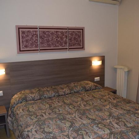 Hotel Pilotto Песк'єра-дель-Гарда Екстер'єр фото