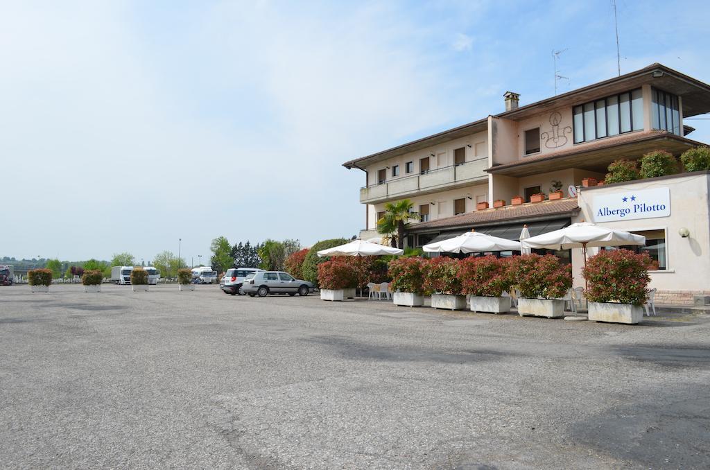 Hotel Pilotto Песк'єра-дель-Гарда Екстер'єр фото