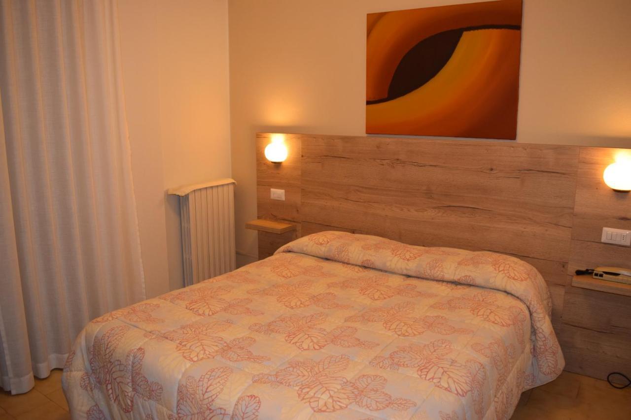 Hotel Pilotto Песк'єра-дель-Гарда Екстер'єр фото