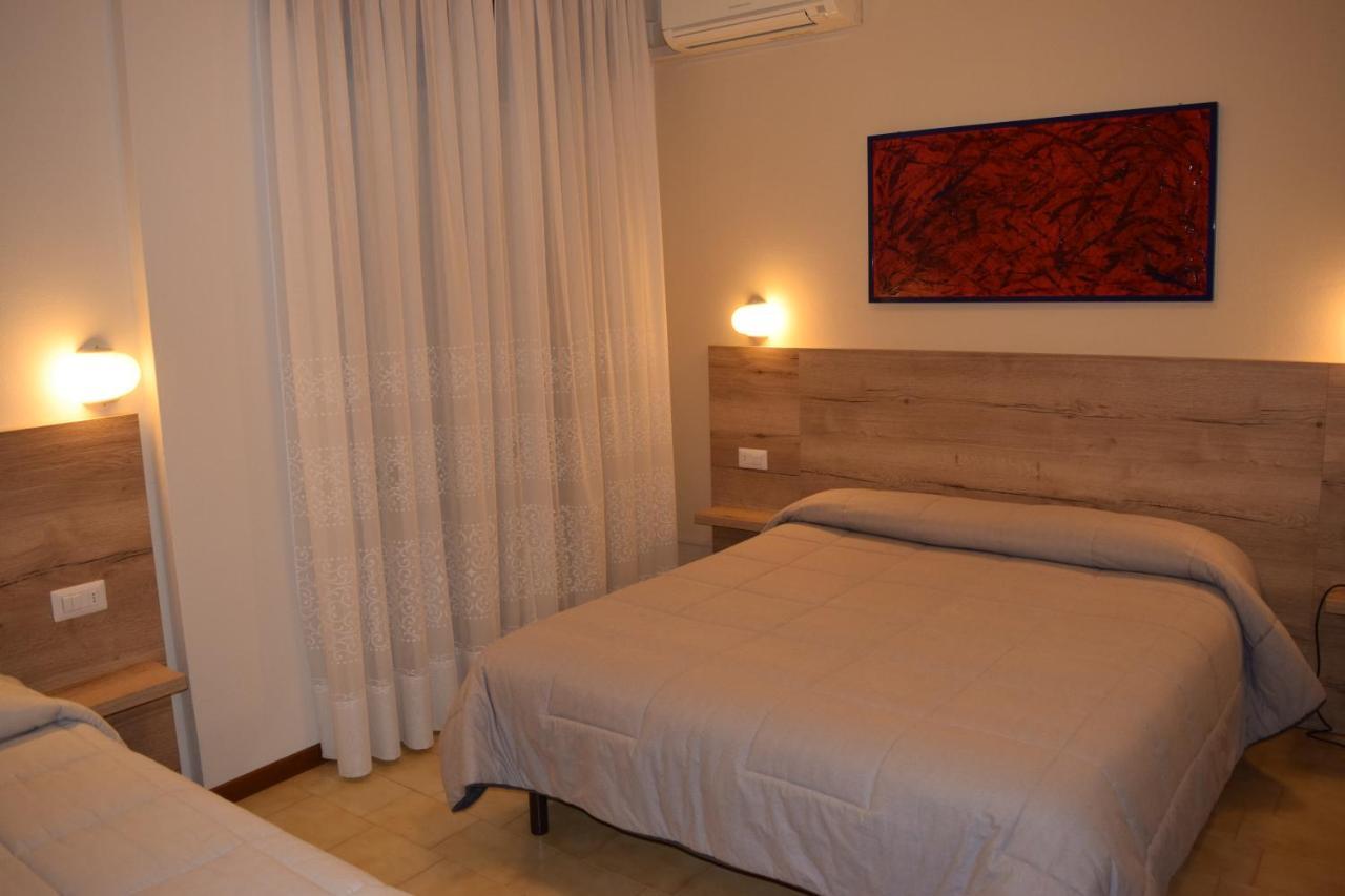 Hotel Pilotto Песк'єра-дель-Гарда Екстер'єр фото