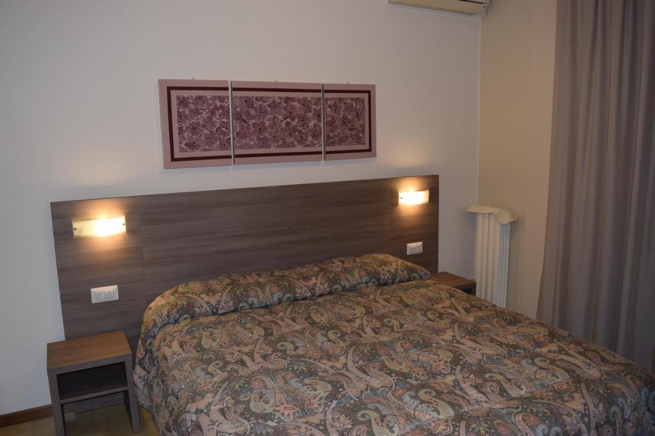 Hotel Pilotto Песк'єра-дель-Гарда Екстер'єр фото