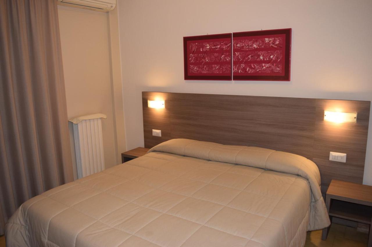 Hotel Pilotto Песк'єра-дель-Гарда Екстер'єр фото
