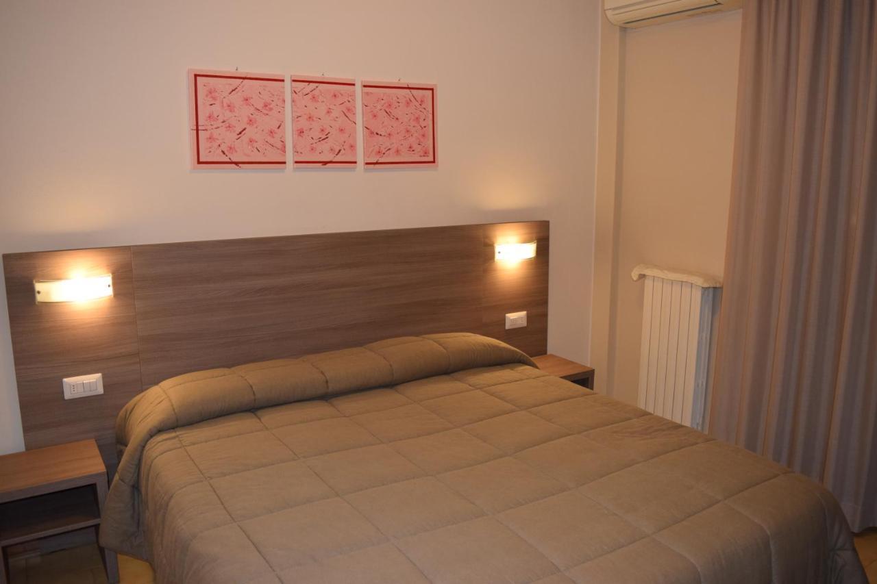 Hotel Pilotto Песк'єра-дель-Гарда Екстер'єр фото