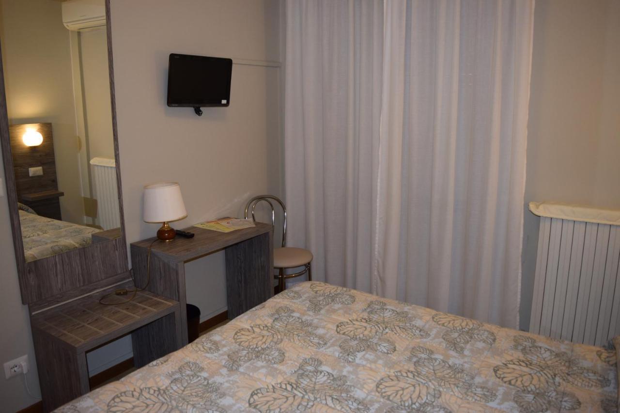 Hotel Pilotto Песк'єра-дель-Гарда Екстер'єр фото