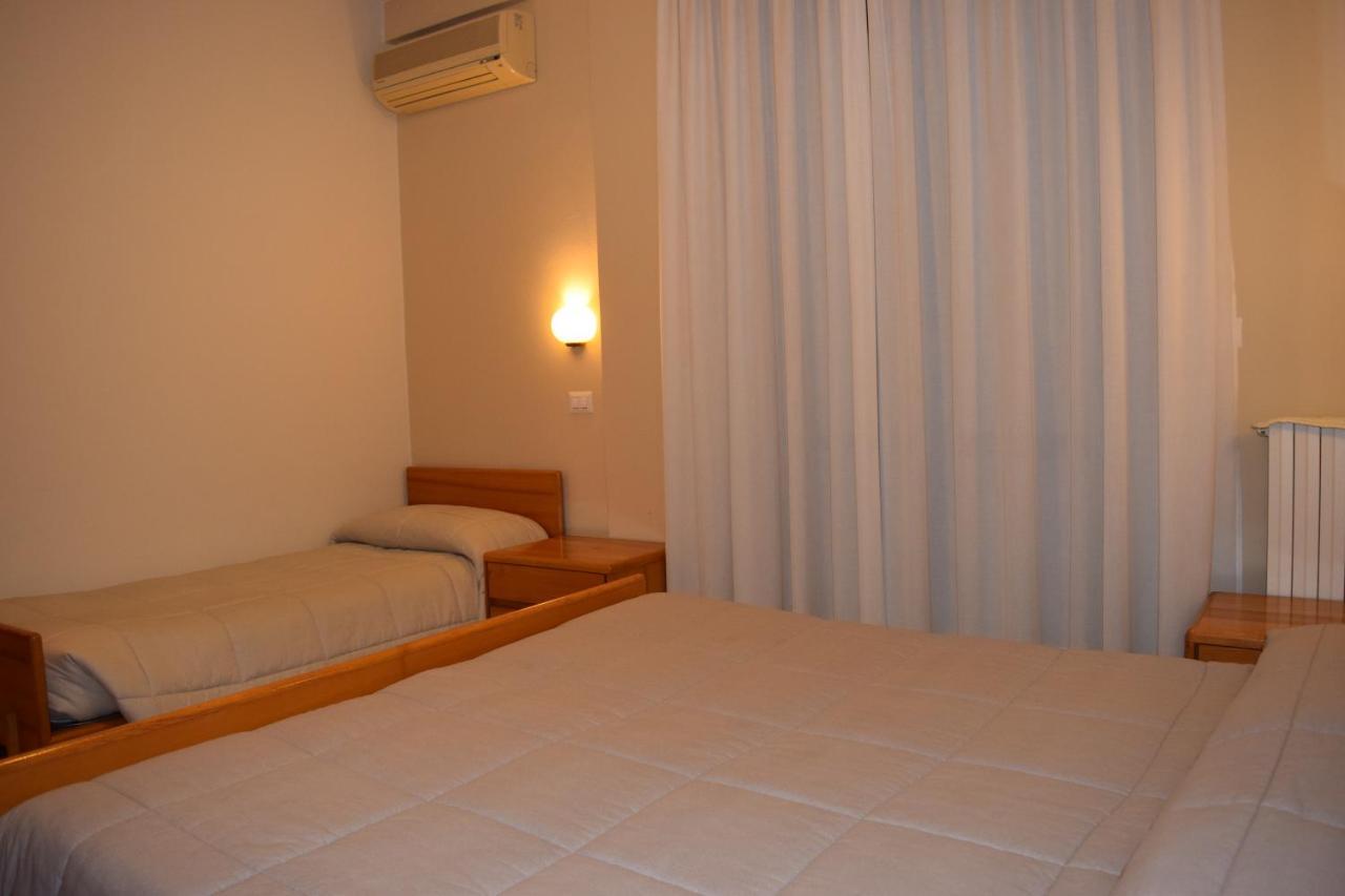 Hotel Pilotto Песк'єра-дель-Гарда Екстер'єр фото